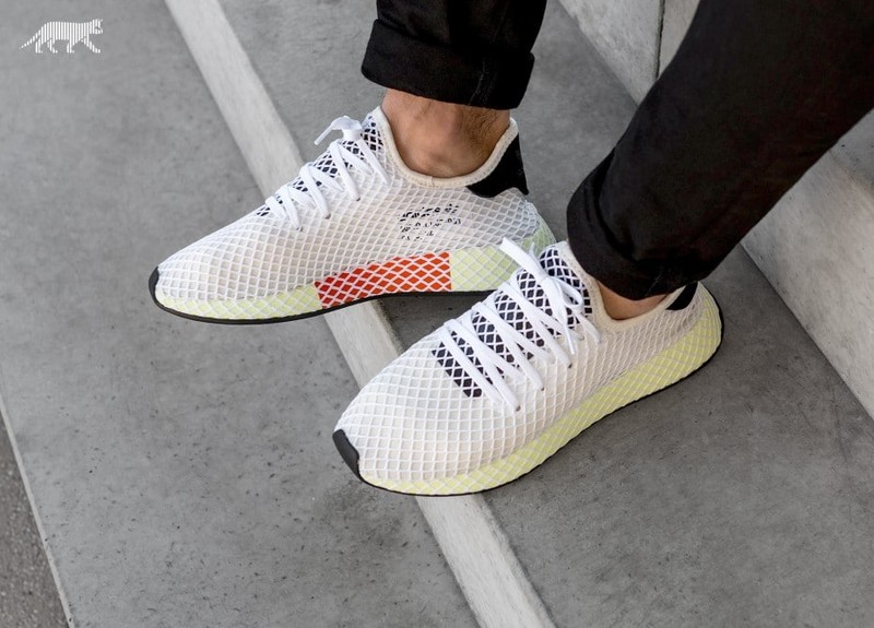 Adidas deerupt store runner chalk white